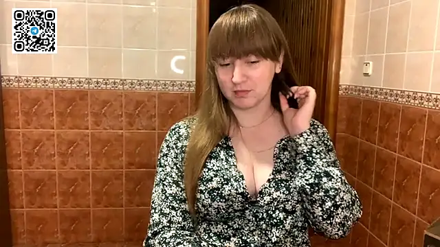 MaroonMoon  online show from September 2025 07:25:02 PM