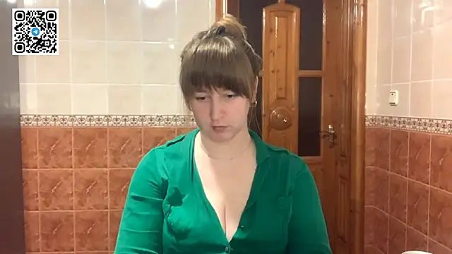 MaroonMoon  online show from December 2025 09:01:01 PM