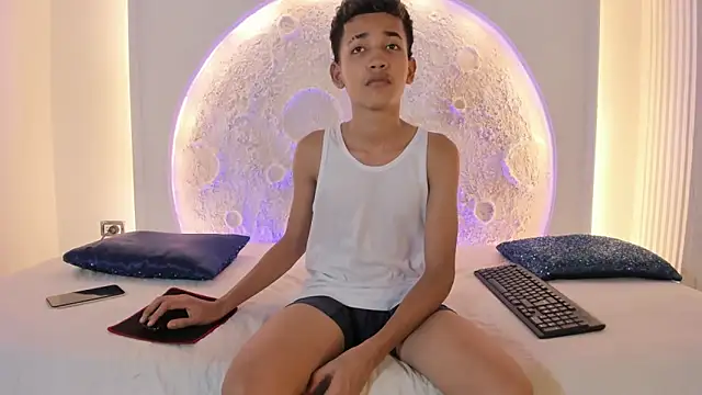  Noah19 online show from September 2025 07:36:01 PM