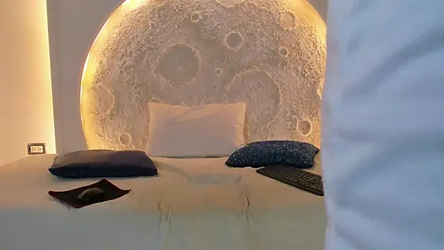  Noah19 online show from September 2025 08:10:01 PM