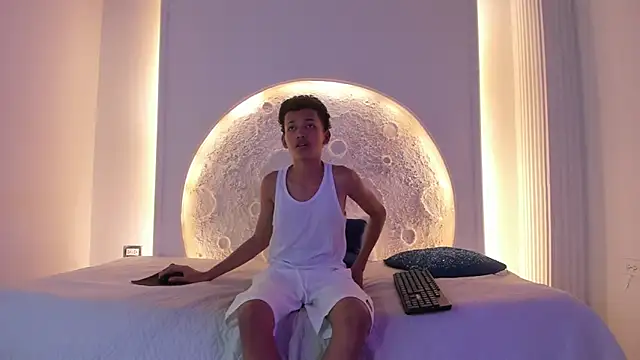  Noah19 online show from October 2025 07:44:02 PM