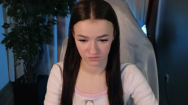 E l i z e  online show from October 2025 05:21:02 AM