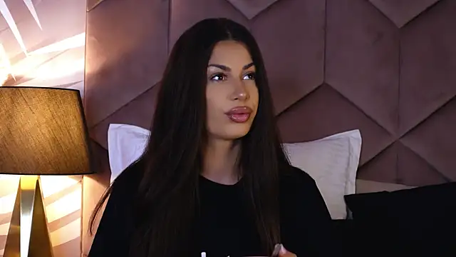 EvaRhea online show from October 2025 02:56:01 AM