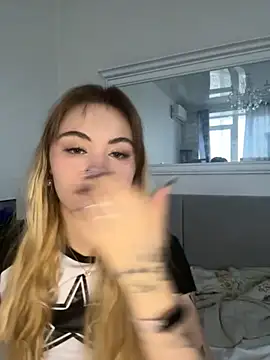 LunaMillie online show from November 2025 08:59:02 AM