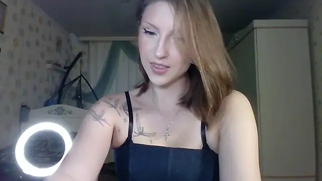 Snapshot of RuxaShade chatting on November 2025 11:21:02 AM RuxaShade online show from November 2025 11:21:02 AM