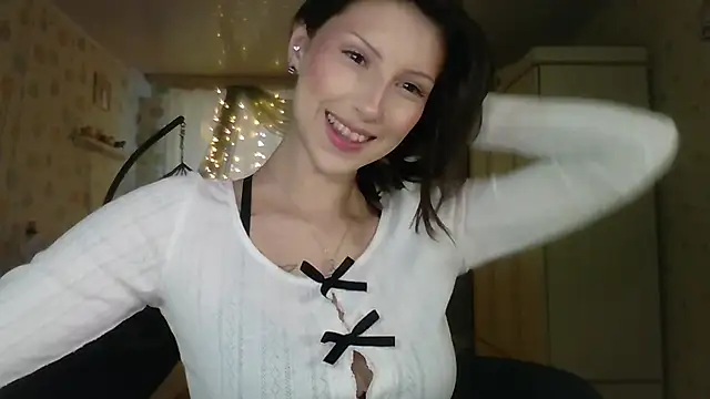 Snapshot of RuxaShade chatting on December 2025 11:14:02 AM RuxaShade online show from December 2025 11:14:02 AM