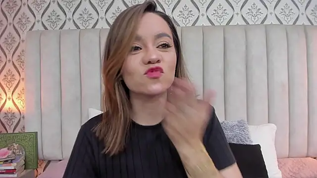 Sky Junne online show from October 2025 05:45:02 PM