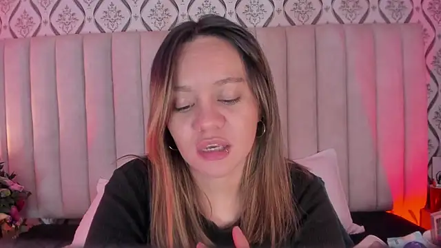 Sky Junne online show from April 2026 06:20:01 PM