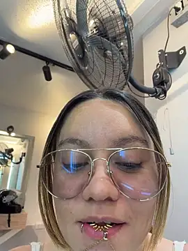 Snapshot of Sky_Junne chatting on April 2026 05:16:02 PM Sky Junne online show from April 2026 05:16:02 PM