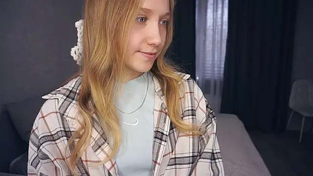 Snapshot of EarnestineGyllenband chatting on October 2025 06:47:01 AM EarnestineGyllenband online show from October 2025 06:47:01 AM