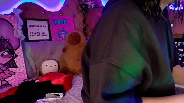 sophiievv online show from November 2025 07:12:01 PM