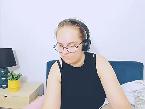 Snapshot of AliceCrazy69 chatting on October 2025 09:41:02 AM AliceCrazy69 online show from October 2025 09:41:02 AM