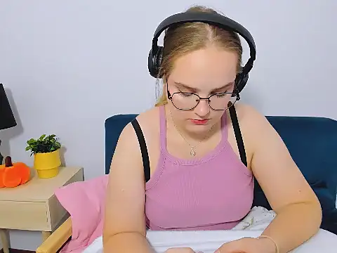 Snapshot of AliceCrazy69 chatting on November 2025 12:04:02 PM AliceCrazy69 online show from November 2025 12:04:02 PM