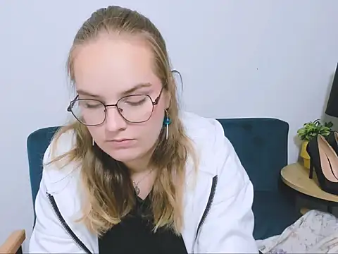 Snapshot of AliceCrazy69 chatting on November 2025 04:29:01 PM AliceCrazy69 online show from November 2025 04:29:01 PM