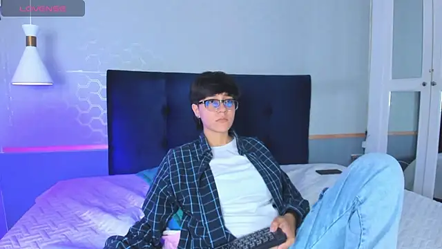 Tsuki Maru online show from September 2025 08:00:02 PM