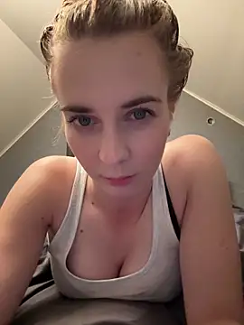 ellieen online show from October 2025 09:15:01 PM