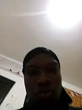 Snapshot of MackMacKenzie chatting on March 2026 12:40:01 PM MackMacKenzie online show from March 2026 12:40:01 PM