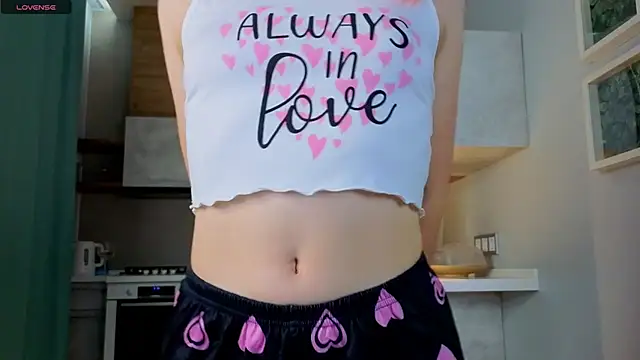 Snapshot of JuliannaWenger chatting on October 2025 04:30:01 PM JuliannaWenger online show from October 2025 04:30:01 PM