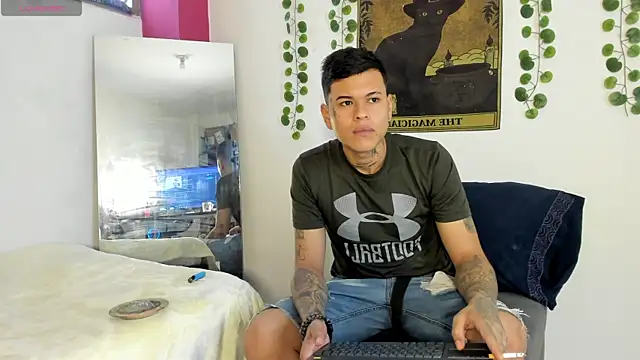 Snapshot of rosse_dredd chatting on October 2025 05:10:01 PM rosse dredd online show from October 2025 05:10:01 PM