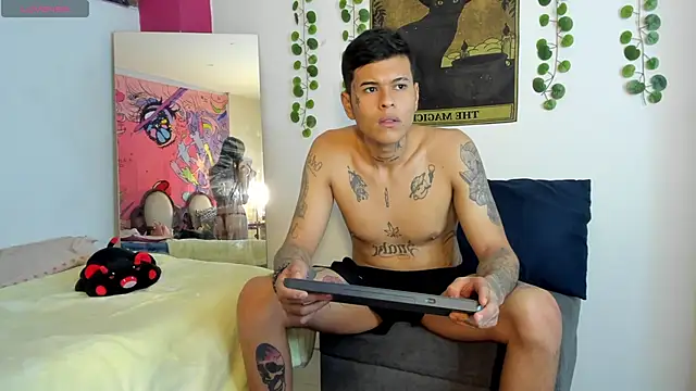 Snapshot of rosse_dredd chatting on October 2025 12:33:02 AM rosse dredd online show from October 2025 12:33:02 AM