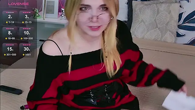 Snapshot of Evie_Vall chatting on November 2025 03:34:02 PM Evie Vall online show from November 2025 03:34:02 PM