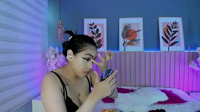 Mila Hank  online show from May 2026 12:10:01 PM