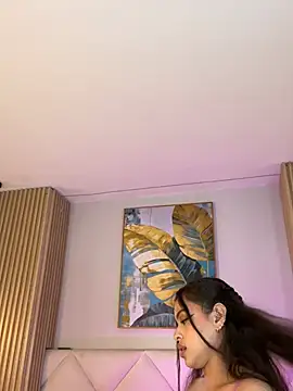 Mila Hank  online show from May 2026 04:04:02 PM