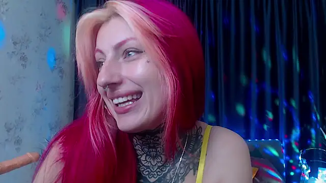 Snapshot of Nina_Blum_ chatting on October 2025 06:28:01 AM Nina Blum online show from October 2025 06:28:01 AM