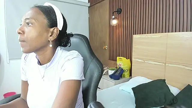 coral15  online show from October 2025 02:12:01 AM