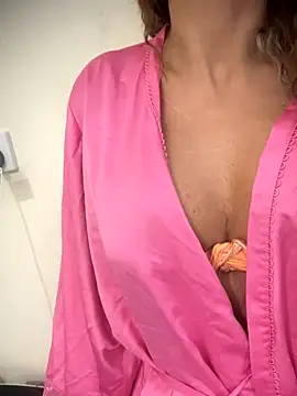 Snapshot of dubaichocc chatting on September 2025 09:53:01 PM dubaichocc online show from September 2025 09:53:01 PM