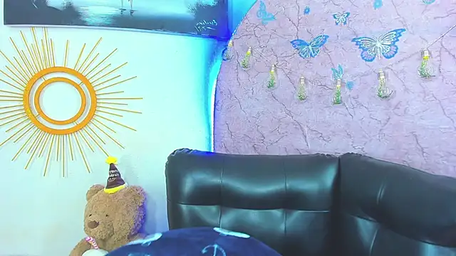 christopher Hot online show from April 2026 03:00:02 AM
