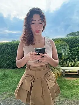 roxyrougee online show from May 2026 10:45:01 AM