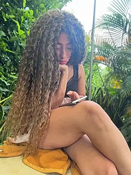 roxyrougee online show from June 2026 12:05:02 PM