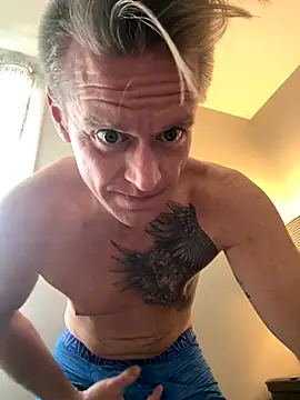 DILFiGuess11 online show from September 2025 05:02:01 PM