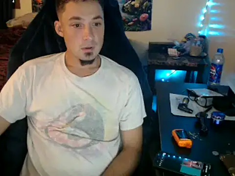 Snapshot of YoBlezz chatting on September 2025 06:13:02 PM YoBlezz online show from September 2025 06:13:02 PM