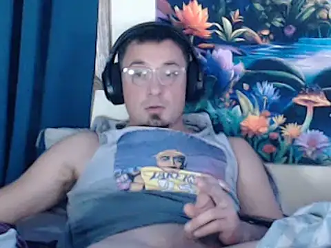 Snapshot of YoBlezz chatting on November 2025 07:57:01 PM YoBlezz online show from November 2025 07:57:01 PM