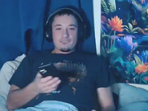 Snapshot of YoBlezz chatting on November 2025 07:05:02 AM YoBlezz online show from November 2025 07:05:02 AM