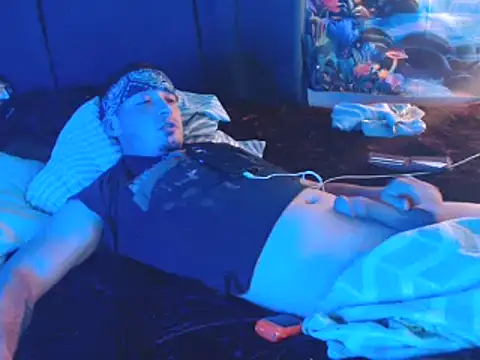 Snapshot of YoBlezz chatting on November 2025 09:04:01 AM YoBlezz online show from November 2025 09:04:01 AM