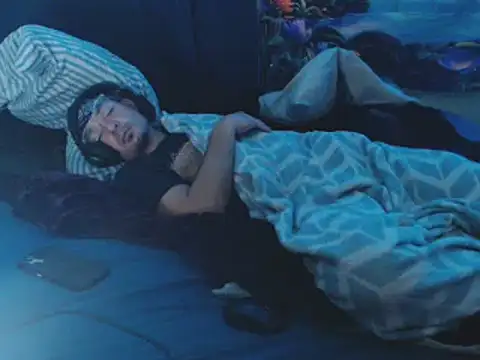 Snapshot of YoBlezz chatting on November 2025 09:09:01 PM YoBlezz online show from November 2025 09:09:01 PM