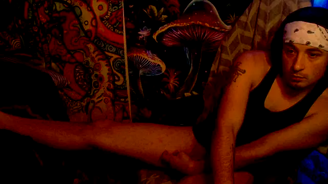 Snapshot of YoBlezz chatting on December 2025 07:13:02 AM YoBlezz online show from December 2025 07:13:02 AM