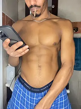 Snapshot of TRILLAHUNG chatting on December 2025 11:18:01 AM TRILLAHUNG online show from December 2025 11:18:01 AM