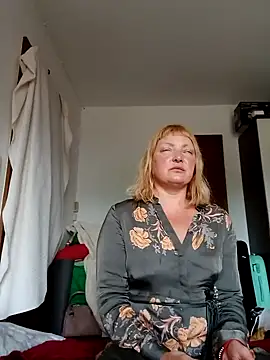LiluLiluLilu online show from May 2026 03:17:01 PM