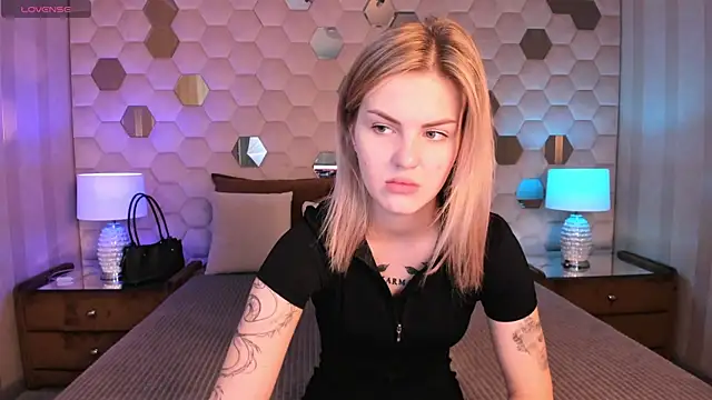 NaomiSol online show from September 2025 07:35:01 PM