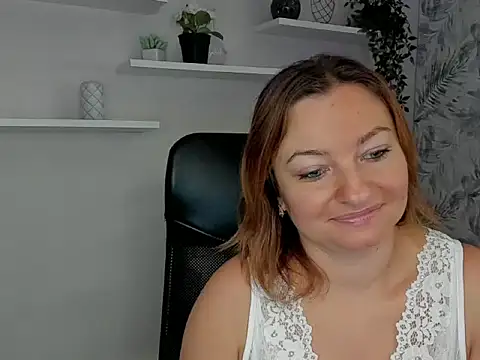 Snapshot of angelaSamt chatting on September 2025 05:40:01 AM angelaSamt online show from September 2025 05:40:01 AM