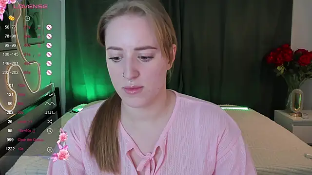 Snapshot of Alice_Cire chatting on December 2025 02:14:02 PM Alice Cire online show from December 2025 02:14:02 PM