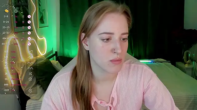 Snapshot of Alice_Cire chatting on December 2025 02:02:02 PM Alice Cire online show from December 2025 02:02:02 PM