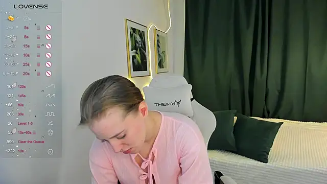 Snapshot of Alice_Cire chatting on January 2026 07:48:01 PM Alice Cire online show from January 2026 07:48:01 PM