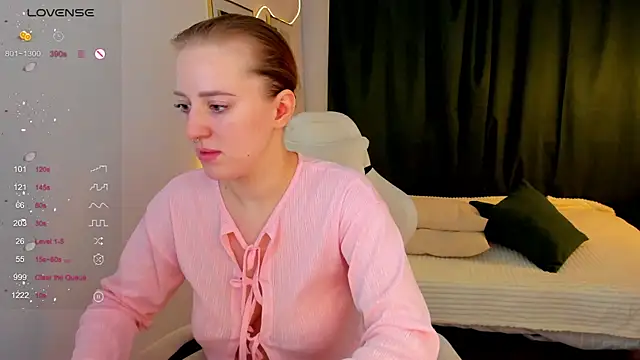 Snapshot of Alice_Cire chatting on January 2026 02:08:01 PM Alice Cire online show from January 2026 02:08:01 PM