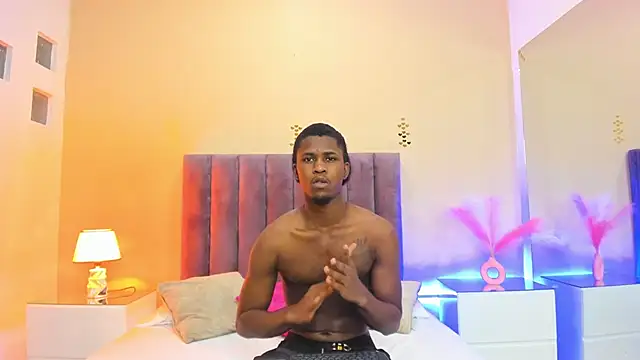 Snapshot of Kiaraa_y_Her_Crazy chatting on December 2025 03:57:01 AM Kiaraa y Her Crazy online show from December 2025 03:57:01 AM