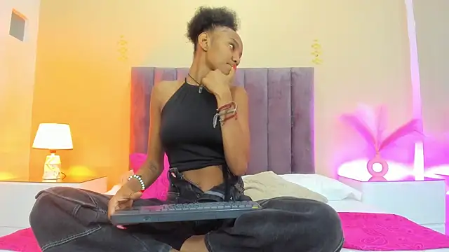 Snapshot of Kiaraa_y_Her_Crazy chatting on January 2026 03:53:01 AM Kiaraa y Her Crazy online show from January 2026 03:53:01 AM